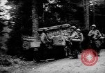 Image Des soldats américains chargent des camions Aix-la-Chapelle en Allemagne, 1944, de la seconde 42 séquences d'archives historiques vidéo 65675044562