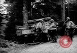 Image Des soldats américains chargent des camions Aix-la-Chapelle en Allemagne, 1944, de la seconde 43 séquences d'archives historiques vidéo 65675044562