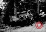 Image Des soldats américains chargent des camions Aix-la-Chapelle en Allemagne, 1944, de la seconde 45 séquences d'archives historiques vidéo 65675044562