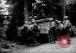 Image Des soldats américains chargent des camions Aix-la-Chapelle en Allemagne, 1944, de la seconde 53 séquences d'archives historiques vidéo 65675044562