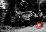 Image Des soldats américains chargent des camions Aix-la-Chapelle en Allemagne, 1944, de la seconde 55 séquences d'archives historiques vidéo 65675044562