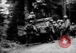 Image Des soldats américains chargent des camions Aix-la-Chapelle en Allemagne, 1944, de la seconde 56 séquences d'archives historiques vidéo 65675044562