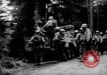 Image Des soldats américains chargent des camions Aix-la-Chapelle en Allemagne, 1944, de la seconde 57 séquences d'archives historiques vidéo 65675044562