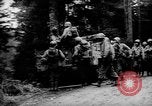 Image Des soldats américains chargent des camions Aix-la-Chapelle en Allemagne, 1944, de la seconde 58 séquences d'archives historiques vidéo 65675044562