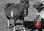 Standbild Ronnie Graham California United States USA, 1954, aus Sekunde 8 historischem Filmmaterial Videoclip 65675044581