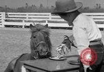 Standbild Ronnie Graham California United States USA, 1954, aus Sekunde 32 historischem Filmmaterial Videoclip 65675044581