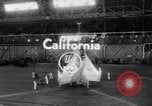 Standbild pogo Ebene California United States USA, 1954, aus Sekunde 1 historischem Filmmaterial Videoclip 65675044584