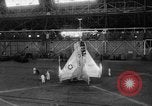 Standbild pogo Ebene California United States USA, 1954, aus Sekunde 5 historischem Filmmaterial Videoclip 65675044584