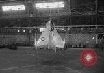 Standbild pogo Ebene California United States USA, 1954, aus Sekunde 32 historischem Filmmaterial Videoclip 65675044584