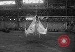 Standbild pogo Ebene California United States USA, 1954, aus Sekunde 34 historischem Filmmaterial Videoclip 65675044584