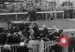 Standbild Keith Lester Piggott Epsom-downs-England, 1954, aus Sekunde 10 historischem Filmmaterial Videoclip 65675044588