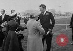 Standbild Keith Lester Piggott Epsom-downs-England, 1954, aus Sekunde 17 historischem Filmmaterial Videoclip 65675044588