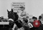 Standbild Keith Lester Piggott Epsom-downs-England, 1954, aus Sekunde 26 historischem Filmmaterial Videoclip 65675044588