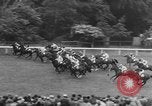 Standbild Keith Lester Piggott Epsom-downs-England, 1954, aus Sekunde 41 historischem Filmmaterial Videoclip 65675044588