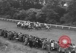 Standbild Keith Lester Piggott Epsom-downs-England, 1954, aus Sekunde 46 historischem Filmmaterial Videoclip 65675044588