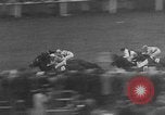 Standbild Keith Lester Piggott Epsom-downs-England, 1954, aus Sekunde 49 historischem Filmmaterial Videoclip 65675044588
