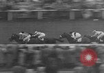 Standbild Keith Lester Piggott Epsom-downs-England, 1954, aus Sekunde 53 historischem Filmmaterial Videoclip 65675044588