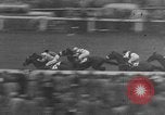 Standbild Keith Lester Piggott Epsom-downs-England, 1954, aus Sekunde 55 historischem Filmmaterial Videoclip 65675044588