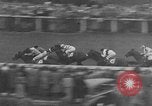 Standbild Keith Lester Piggott Epsom-downs-England, 1954, aus Sekunde 56 historischem Filmmaterial Videoclip 65675044588