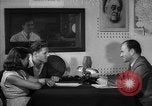 Immagine di La voce dell'America Parigi Francia, 1950, secondo 30 filmato di repertorio 65675044608