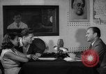 Immagine di La voce dell'America Parigi Francia, 1950, secondo 42 filmato di repertorio 65675044608