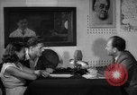 Immagine di La voce dell'America Parigi Francia, 1950, secondo 43 filmato di repertorio 65675044608