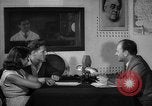 Immagine di La voce dell'America Parigi Francia, 1950, secondo 45 filmato di repertorio 65675044608