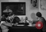 Immagine di La voce dell'America Parigi Francia, 1950, secondo 48 filmato di repertorio 65675044608