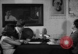 Immagine di La voce dell'America Parigi Francia, 1950, secondo 51 filmato di repertorio 65675044608
