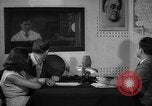 Immagine di La voce dell'America Parigi Francia, 1950, secondo 52 filmato di repertorio 65675044608