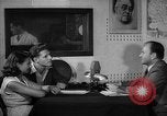 Immagine di La voce dell'America Parigi Francia, 1950, secondo 56 filmato di repertorio 65675044608