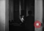 Immagine di La voce dell'America Parigi Francia, 1950, secondo 12 filmato di repertorio 65675044609
