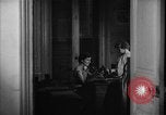 Immagine di La voce dell'America Parigi Francia, 1950, secondo 14 filmato di repertorio 65675044609