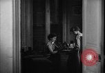 Immagine di La voce dell'America Parigi Francia, 1950, secondo 15 filmato di repertorio 65675044609