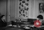Immagine di La voce dell'America Parigi Francia, 1950, secondo 40 filmato di repertorio 65675044609