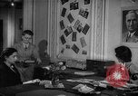 Immagine di La voce dell'America Parigi Francia, 1950, secondo 49 filmato di repertorio 65675044609