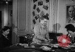 Immagine di La voce dell'America Parigi Francia, 1950, secondo 55 filmato di repertorio 65675044609