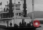 Standbild Präsident und Frau Herbert Hoover an Bord USA Greenbrier Dampf schiff Saint Louis Missouri USA, 1929, aus Sekunde 9 historischem Filmmaterial Videoclip 65675044613