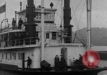 Standbild Präsident und Frau Herbert Hoover an Bord USA Greenbrier Dampf schiff Saint Louis Missouri USA, 1929, aus Sekunde 10 historischem Filmmaterial Videoclip 65675044613