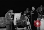 Image magicien Grossinger Russell Swann à Hotel Liberty New York USA, 1948, de la seconde 61 séquences d'archives historiques vidéo 65675044646