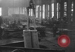 Immagine di Fabbricazione di canne Bethlehem Pennsylvania USA, 1918, secondo 21 filmato di repertorio 65675044661