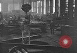 Immagine di Fabbricazione di canne Bethlehem Pennsylvania USA, 1918, secondo 26 filmato di repertorio 65675044661