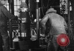 Image Fabrication de gros obus d'artillerie Bethlehem Pennsylvania USA, 1918, de la seconde 33 séquences d'archives historiques vidéo 65675044662