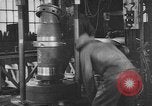 Image Fabrication de gros obus d'artillerie Bethlehem Pennsylvania USA, 1918, de la seconde 42 séquences d'archives historiques vidéo 65675044662