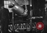 Image Fabrication de gros obus d'artillerie Bethlehem Pennsylvania USA, 1918, de la seconde 46 séquences d'archives historiques vidéo 65675044662