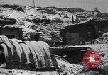 Standbild britische Soldaten Flandern Westeuropa, 1917, aus Sekunde 25 historischem Filmmaterial Videoclip 65675044672