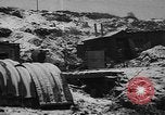 Standbild britische Soldaten Flandern Westeuropa, 1917, aus Sekunde 26 historischem Filmmaterial Videoclip 65675044672