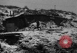 Standbild britische Soldaten Flandern Westeuropa, 1917, aus Sekunde 30 historischem Filmmaterial Videoclip 65675044672
