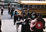 Immagine di I prigionieri di Baltimora Riot entrano nel tribunale Baltimore Maryland USA, 1968, secondo 15 filmato di repertorio 65675044688