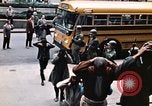 Immagine di I prigionieri di Baltimora Riot entrano nel tribunale Baltimore Maryland USA, 1968, secondo 18 filmato di repertorio 65675044688